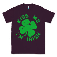 Plum kiss me im irish funny saint patrick day womens Classic Tee - linhVisuals