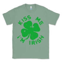 Sage kiss me im irish funny saint patrick day womens Classic Tee - linhVisuals