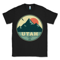 Black utah retro mountain badge Classic Tee - linhVisuals