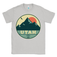 Moon Dust utah retro mountain badge Classic Tee - linhVisuals