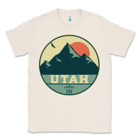 Natural utah retro mountain badge Classic Tee - linhVisuals