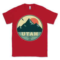 Red utah retro mountain badge Classic Tee - linhVisuals