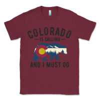 Burgundy colorado is calling and i must go state flag with wild bear Classic Tee - linhVisuals