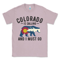 Lilac colorado is calling and i must go state flag with wild bear Classic Tee - linhVisuals