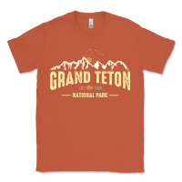 Copper grand teton national park est 1929 vinage wyoming mountains graphic Classic Tee - linhVisuals