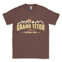 Chestnut grand teton national park est 1929 vinage wyoming mountains graphic Classic Tee - linhVisuals
