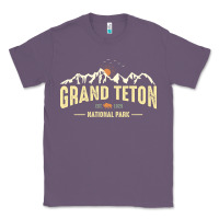 Lavender grand teton national park est 1929 vinage wyoming mountains graphic Classic Tee - linhVisuals