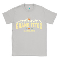 Moon Dust grand teton national park est 1929 vinage wyoming mountains graphic Classic Tee - linhVisuals