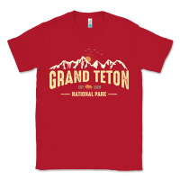 Red grand teton national park est 1929 vinage wyoming mountains graphic Classic Tee - linhVisuals