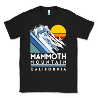 Black mammoth mountain california retro ski sweatshirt Classic Tee - linhVisuals