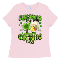 Bubblegum Pink everybody in the pub getting tipsy artiststas Ladies Tee - Artiststas