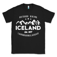Black iceland hiking landmannalaugar est 1477 Classic Tee - linhVisuals