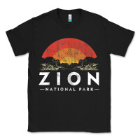 Black retro zion national park us vintage utah adventure hiking Classic Tee - linhVisuals