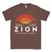 Chestnut retro zion national park us vintage utah adventure hiking Classic Tee - linhVisuals