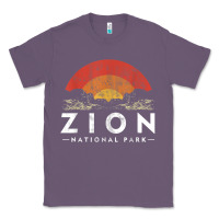 Lavender retro zion national park us vintage utah adventure hiking Classic Tee - linhVisuals