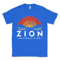 True Royal retro zion national park us vintage utah adventure hiking Classic Tee - linhVisuals