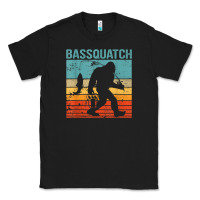 Black bassquatch! funny bigfoot fishing outdoor retro Classic Tee - linhVisuals