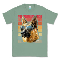 Sage retro vintage german shepherd german shepherd dog gift Classic Tee - linhVisuals