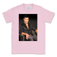 Bubblegum Pink who is ricky martin playing in ameri Classic Tee - linhVisuals