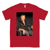 Red who is ricky martin playing in ameri Classic Tee - linhVisuals