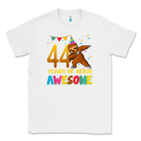 White 44 years old birthday sloth dabbing 44th birthday sloth Classic Tee - linhVisuals