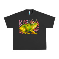 Pigment Black kiss me frog Urban Heavy Tee - RacoonDesign