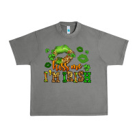 Tornado kiss me im irish st patricks lip stain Urban Heavy Tee - LillyAllenDesigns