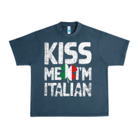 Midnight Navy Kiss Me I'm Italian Urban Heavy Tee - ArtChic