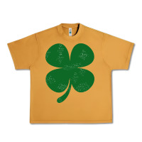 Peanut Butter distressed green four leaf clover Urban Heavy Tee - artisFamous