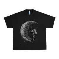Black digging the moon Urban Heavy Tee - artisFamous