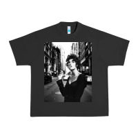Pigment Black linda evangelista fashion model Urban Heavy Tee - artisFamous