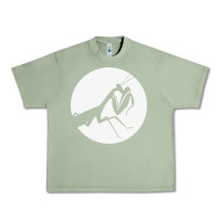 Oil Green praying mantis Urban Heavy Tee - DesigneFamous