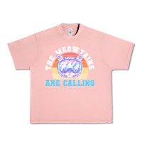 Salmon skiing t  shirt ski goggles cat the meowtains are calling skier winter Urban Heavy Tee - linhVisuals