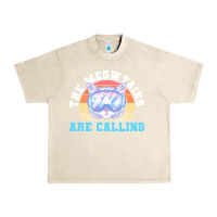 Sandshell skiing t  shirt ski goggles cat the meowtains are calling skier winter Urban Heavy Tee - linhVisuals