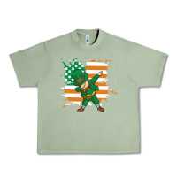 Oil Green dabbing leprechaun irish american flag Urban Heavy Tee - linhVisuals