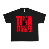 Black tina Urban Heavy Tee - linhVisuals