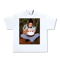 White johnny cash eating cake in a bush Urban Heavy Tee - linhVisuals