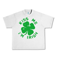 Lunar Rock kiss me im irish funny saint patrick day womens Urban Heavy Tee - linhVisuals