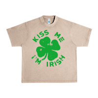 French Oak kiss me im irish funny saint patrick day womens Urban Heavy Tee - linhVisuals