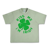 Oil Green kiss me im irish funny saint patrick day womens Urban Heavy Tee - linhVisuals