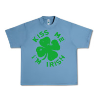 Pebble Blue kiss me im irish funny saint patrick day womens Urban Heavy Tee - linhVisuals