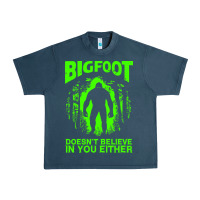Midnight Navy bigfoot believer t  shirt bigfoot doesnt believe in you either t  shir Urban Heavy Tee - linhVisuals
