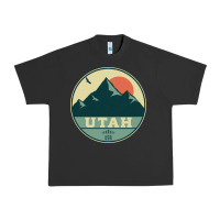 Pigment Black utah retro mountain badge Urban Heavy Tee - linhVisuals