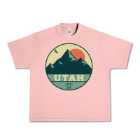 Salmon utah retro mountain badge Urban Heavy Tee - linhVisuals