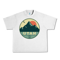 Lunar Rock utah retro mountain badge Urban Heavy Tee - linhVisuals