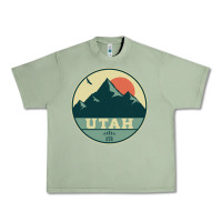 Oil Green utah retro mountain badge Urban Heavy Tee - linhVisuals