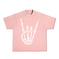 Salmon rock on skeleton hand Urban Heavy Tee - linhVisuals