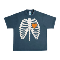 Midnight Navy skeleton rib case orange pumpkin heart vintage halloween anatomy costu Urban Heavy Tee - linhVisuals
