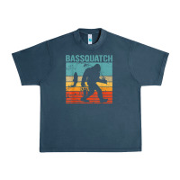 Bassquatch! Funny Bigfoot Fishing Outdoor Retro Urban Heavy Tee | Teevron