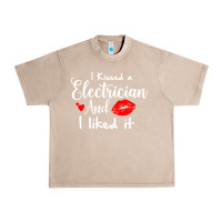 French Oak i kissed an electrician and i liked it for girlfriend wife pullover ho Urban Heavy Tee - linhVisuals